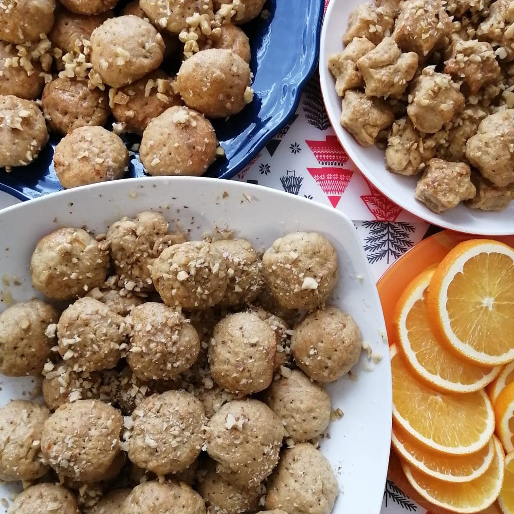 Печенье Курабьедес с орешком по гречески